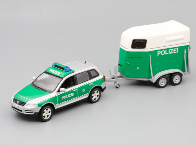 VOLKSWAGEN Touareg with horse triailer Polizei Dresden, green / silver / white