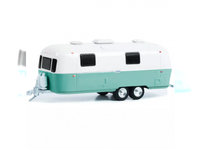 кемпер Airstream Double-Axle Land Yacht Safari Custom (1971), White and Seafoam