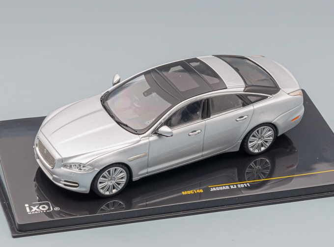 JAGUAR XJ (2011), rhodium silver metalic