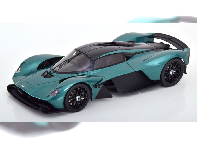 ASTON MARTIN Valkyrie (2021), green metallic