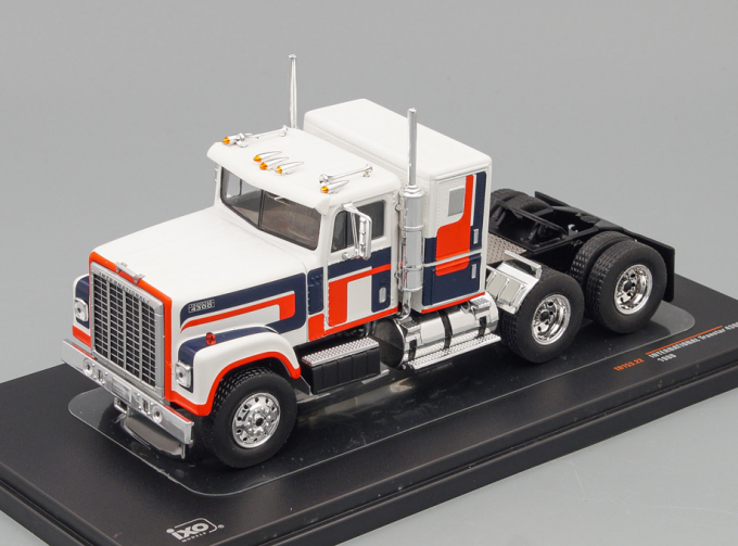 INTERNATIONAL Transtar 4300 towing vehicle (1980), white dark blue red