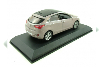 HYUNDAI i30 (2012), light pink