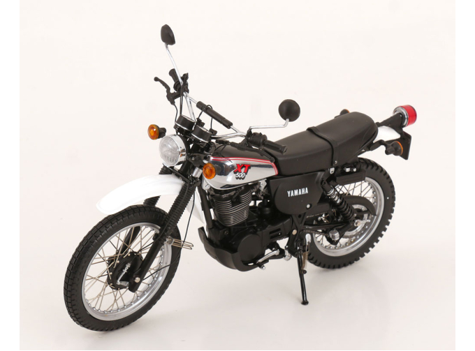 YAMAHA XT 500 (1981), black white