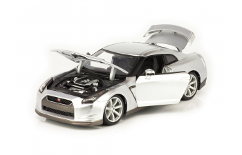 Nissan Skyline GTR R35 2009 серебристый