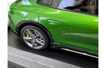 (Уценка!) PORSCHE Taycan Turbo S Cross Turismo (2021), Mamba Green Metallic