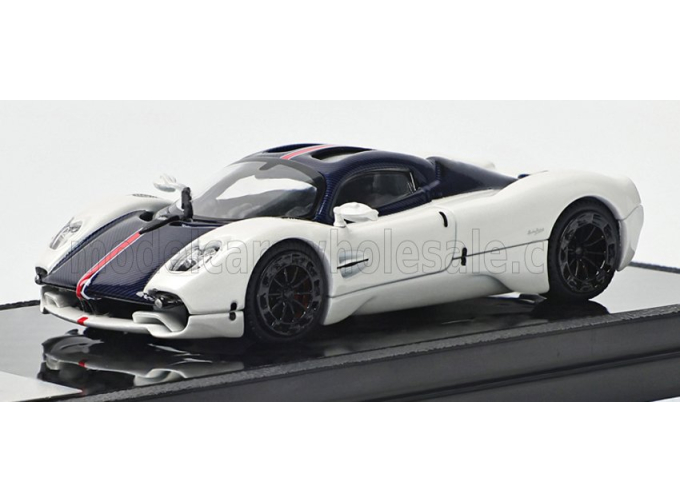 PAGANI UTOPIA (2022), white / blue carbon