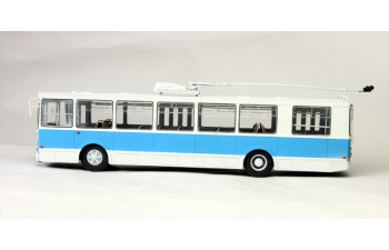 ЗиУ-9 троллейбус (чистый)