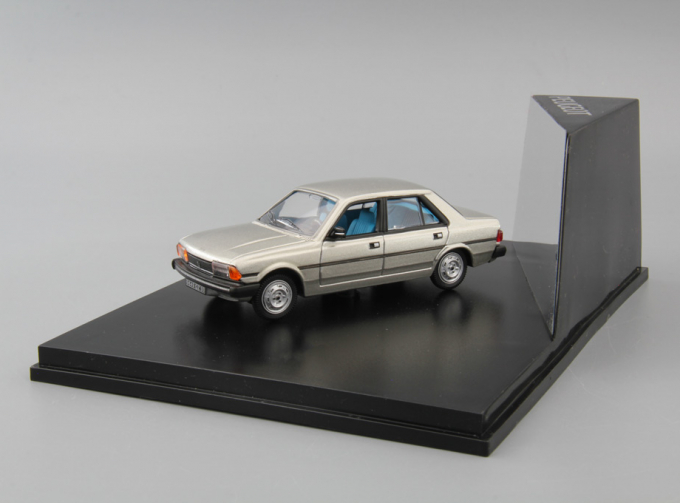 PEUGEOT 305 SR (1977), silver