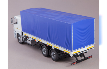 Камский грузовик 65207, белый / синий