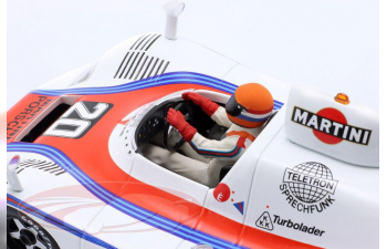 Фигурка сидящего гонщика в оранжевом шлеме (1976)