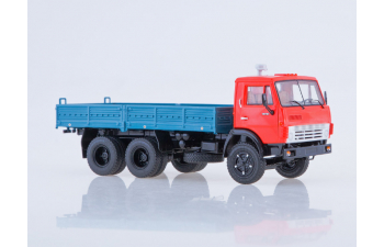 Камский грузовик 5320 бортовой, красный / синий