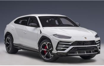 Lamborghini Urus белый