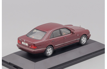 MERCEDES-BENZ E320 Avantgarde, dark red