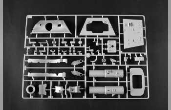 Сборная модель Немецкий танк Pz.Kpfw.VI Sd.Kfz.182 Tiger II (ранний выпуск Porsche Fgst.Nr.280009)