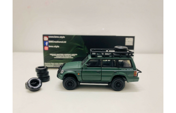 MITSUBISHI Pajero 2nd gen. LHD (1996) *Jungle Pack*, matt green