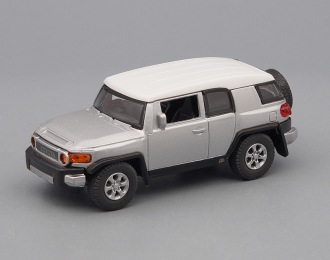 TOYOTA FJ Cruiser, silver / white