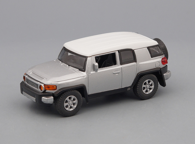 TOYOTA FJ Cruiser, silver / white