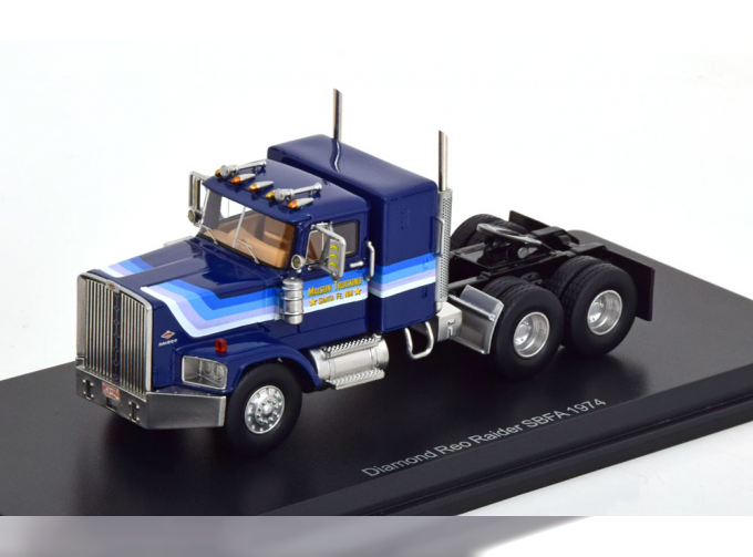 DIAMOND Reo Raider SBFA towing vehicle (1974), blue metallic white