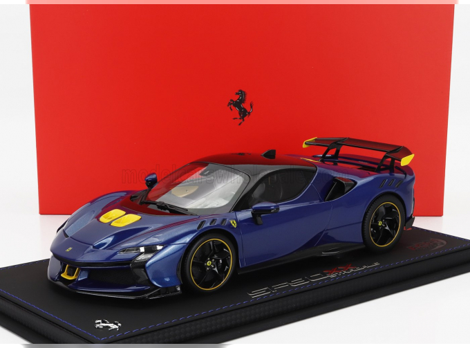 FERRARI Sf90 Xx Stradale (2024) - Con Vetrina - With Showcase, Blu Tour De France - Blue Met Yellow Black