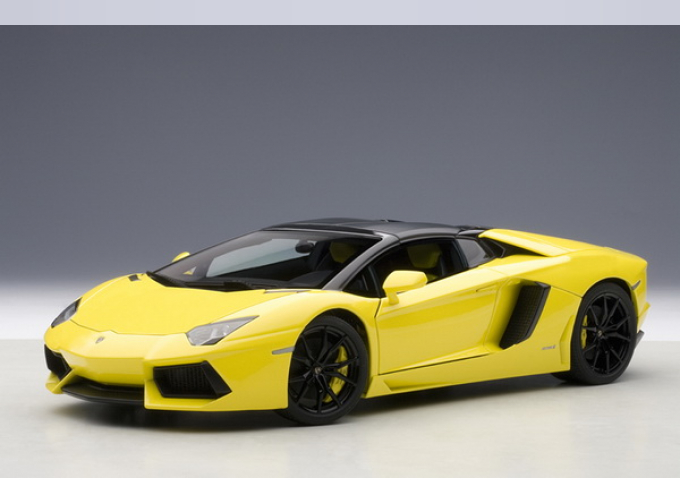 Lamborghini Aventador LP700-4 Roadster 2013 (met. yellow)