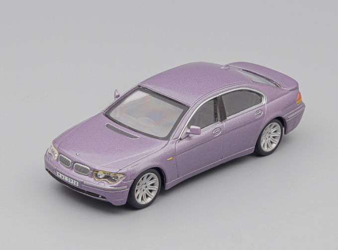 BMW 745i Limousine, purple