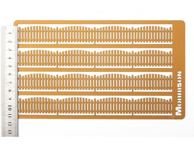 Деревянный забор-штакетник фигурный (высота 2 см). Общая длина в наборе 74 см.