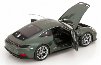 PORSCHE 911 (992) S/T (2023), green metallic