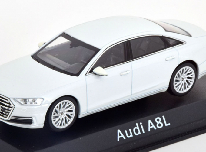 AUDI A8 L (2018), белый