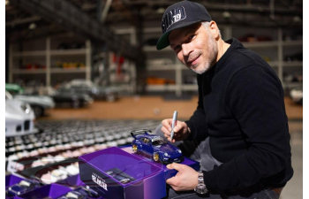 PORSCHE 911 (993) RWB Rauh-Welt "Furusato", purple