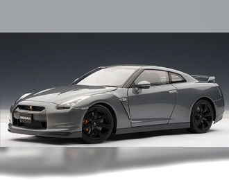 NISSAN GT-R (R35) with Nissan optional matt black wheels, DARK METAL GREY