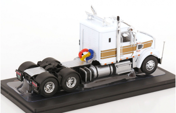 FREIGHTLINER Coronado (2012), white/gold