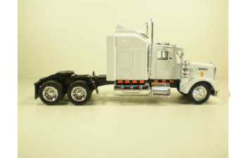 KENWORTH W900 трейлер платформа с трубами 1:43, белый