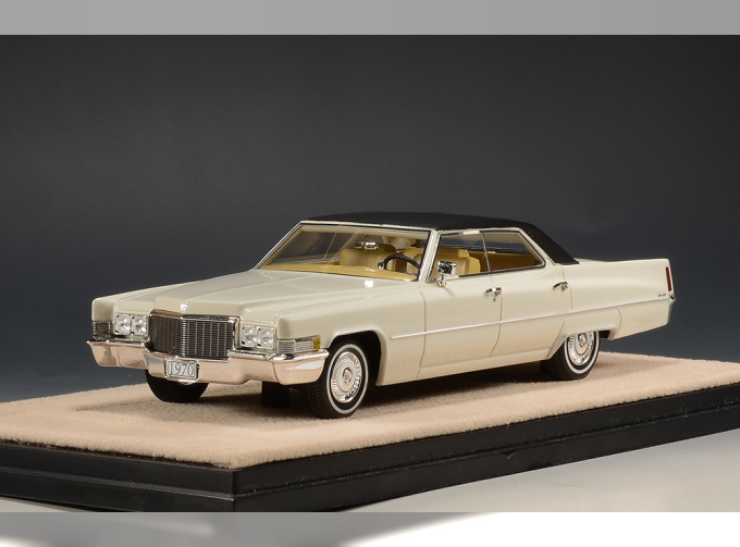 CADILLAC Sedan De Ville 1970 Cotillon, white