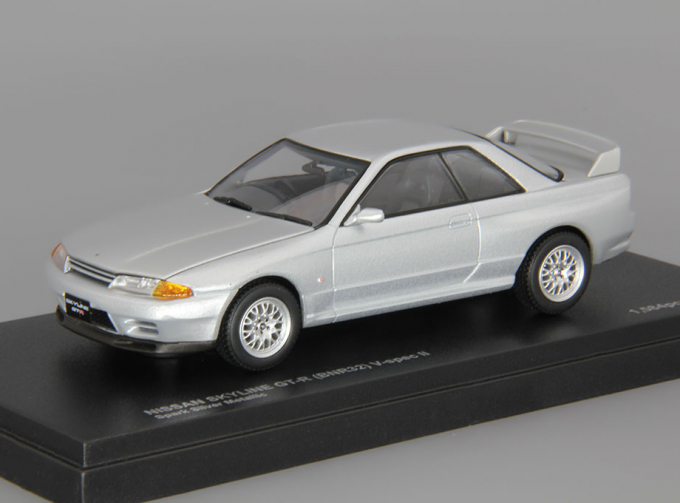 NISSAN Skyline GT-R (BNR32) V-speck II, spark silver