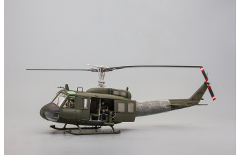 Многоцелевой вертолет U.S. UH-1D Huey, Вьетнам, 1968