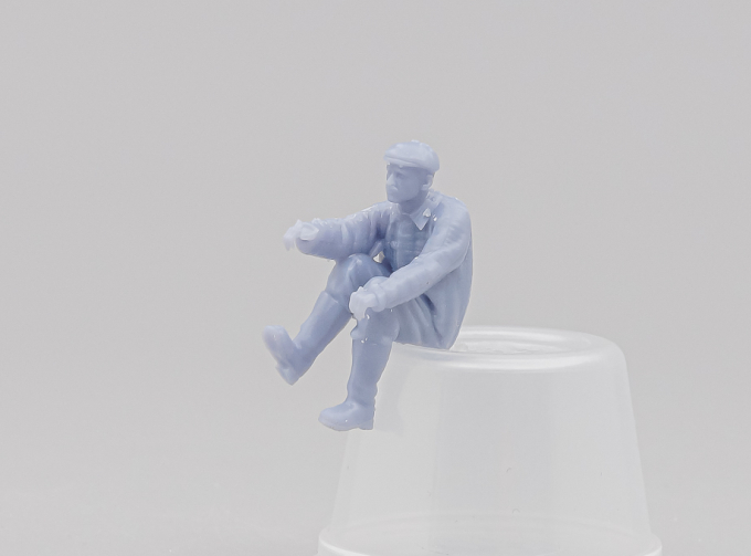 Фигурка тракторист АСХТЗ-НАТИ (СТЗ-3, СТЗ-8, СТЗ-8м, ХТЗ-3, АТЗ-3, Д-159, ЭТ-5 ЭНИН), неокрашенная