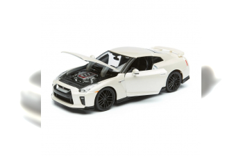 NISSAN GT-R, white