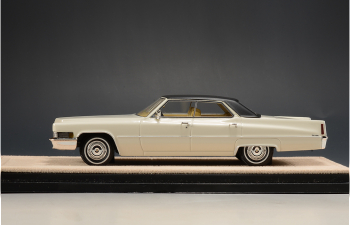 CADILLAC Sedan De Ville 1970 Cotillon, white