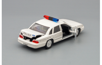 FORD Crown Victoria Police, white