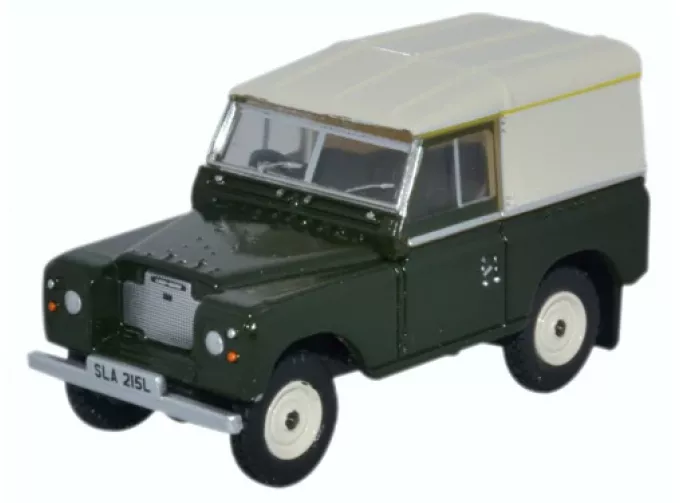 LAND ROVER Series III SWB Hard Top (1976). dark green/beige