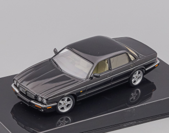 JAGUAR XJR, black