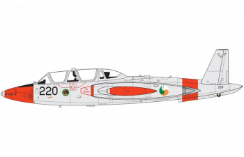 Сборная модель Французский учебно-боевой самолет Fouga СМ.170 Magister