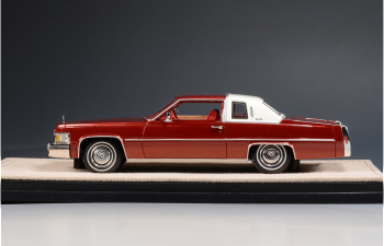 CADILLAC Coupe Deville (1978), Carmine Red Metallic