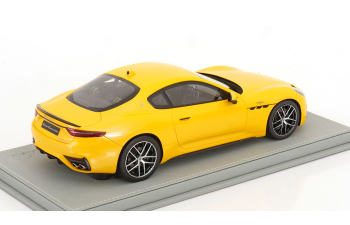MASERATI Granturismo Trofeo (2023) - Con Vetrina - With Showcase, Giallo Corsa - Yellow Met