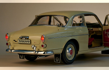 Сборная модель VOLVO 122S Amazon (1965) - With Light & Sound Effects, Ivory