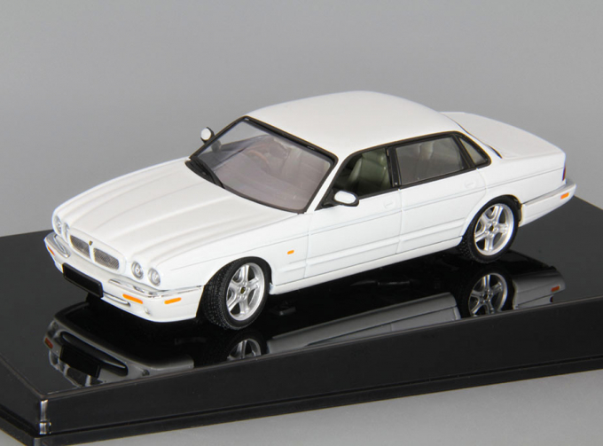 JAGUAR XJR, white