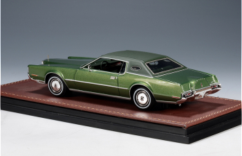 LINCOLN Continental Continental Mark IV (1972), Light Ivy Moondust Poly