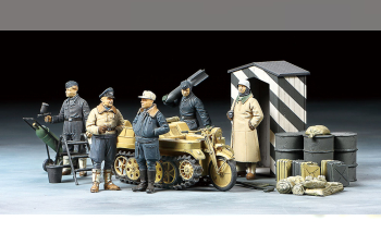 Сборная модель Немецкие офицеры и солдаты люфтваффе в зимней форме