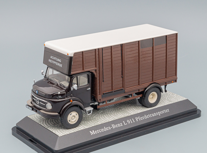 MERCEDES-BENZ L911 horse truck, ivory-brown