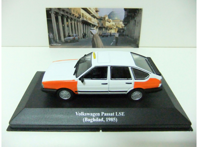 VOLKSWAGEN Passat LSE (Baghdad, 1985), Collection Les Taxis du monde, white / orange